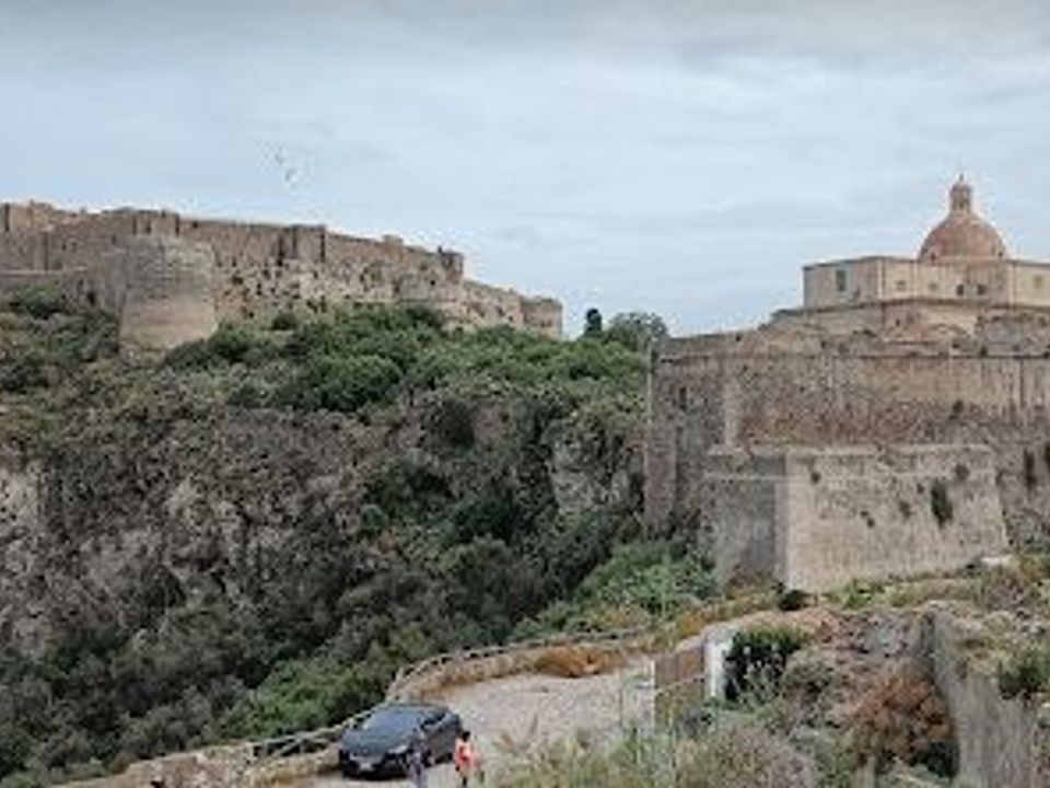 Helårsgrund i Pace del Mela, Messina - foto 1