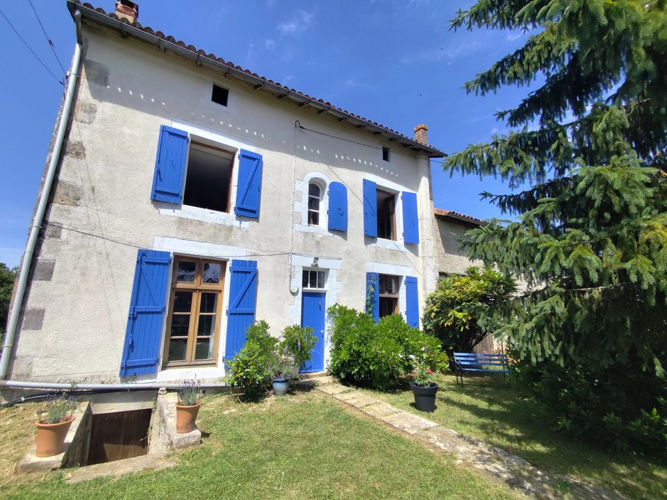 Hus i byn i Voulême, Vienne - foto 1