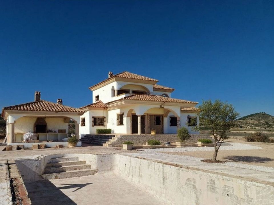 Landejendom i Pinoso, Alicante - foto 1