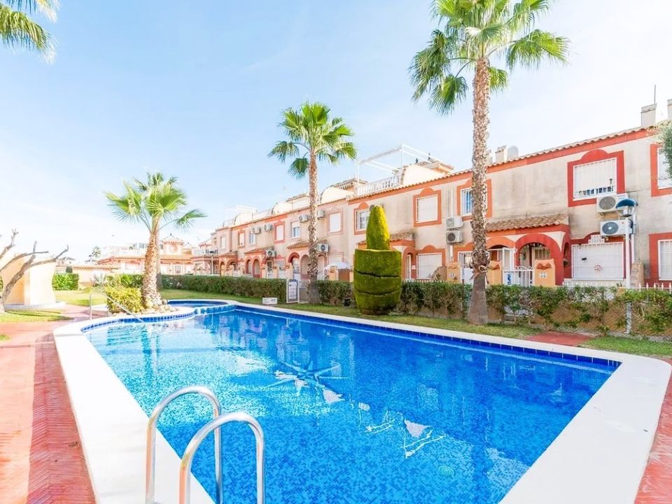 Byhus i Playa Flamenca, Alicante - foto 1