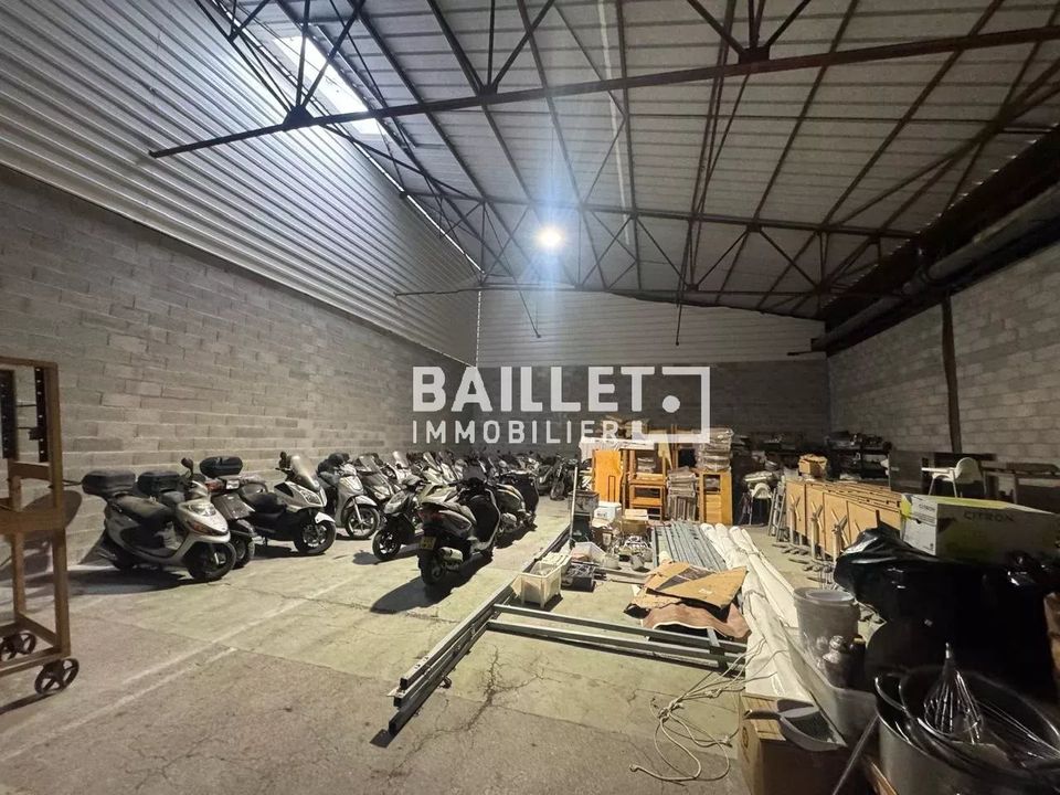 Commercial property in Sainte-Maxime, Var - photo 1