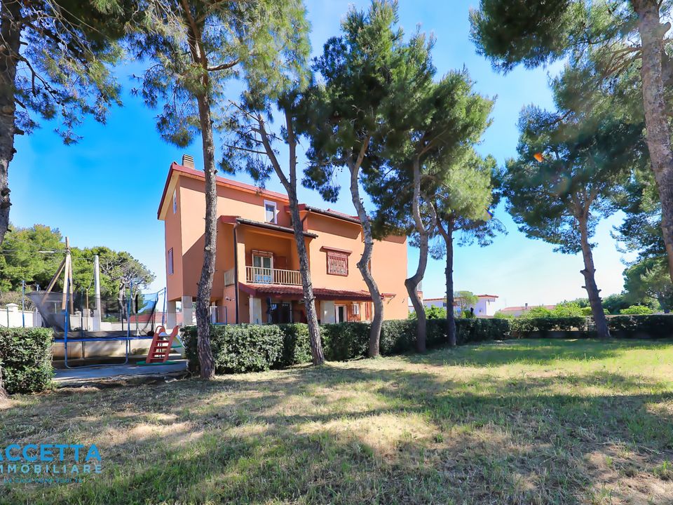 Villa en Taranto, Taranto - foto 1
