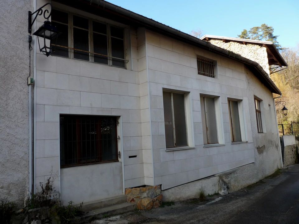Landejendom i Saint-Geoire-en-Valdaine, Isere - foto 1