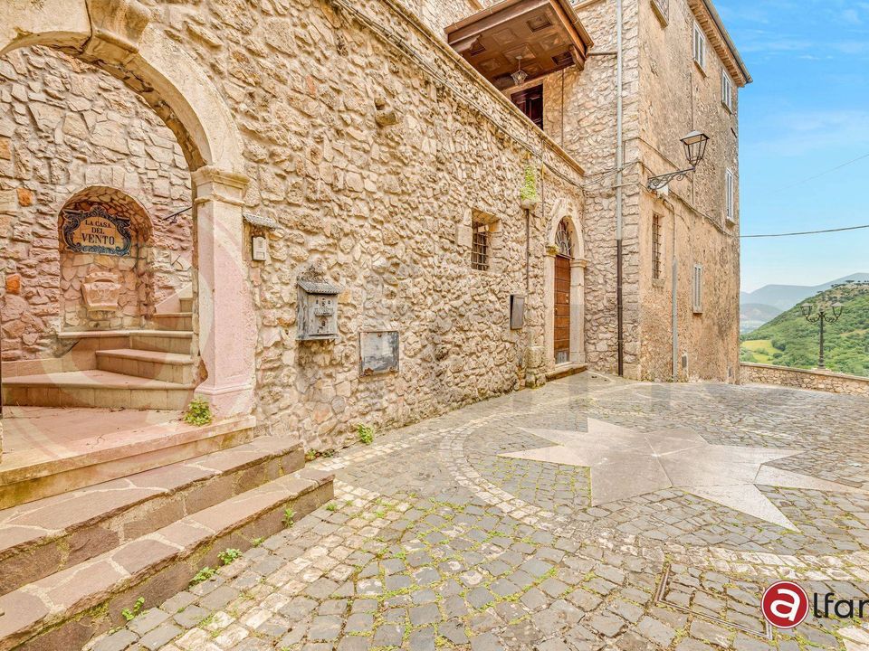 L'establiment comercial a Falvaterra, Frosinone - foto 1