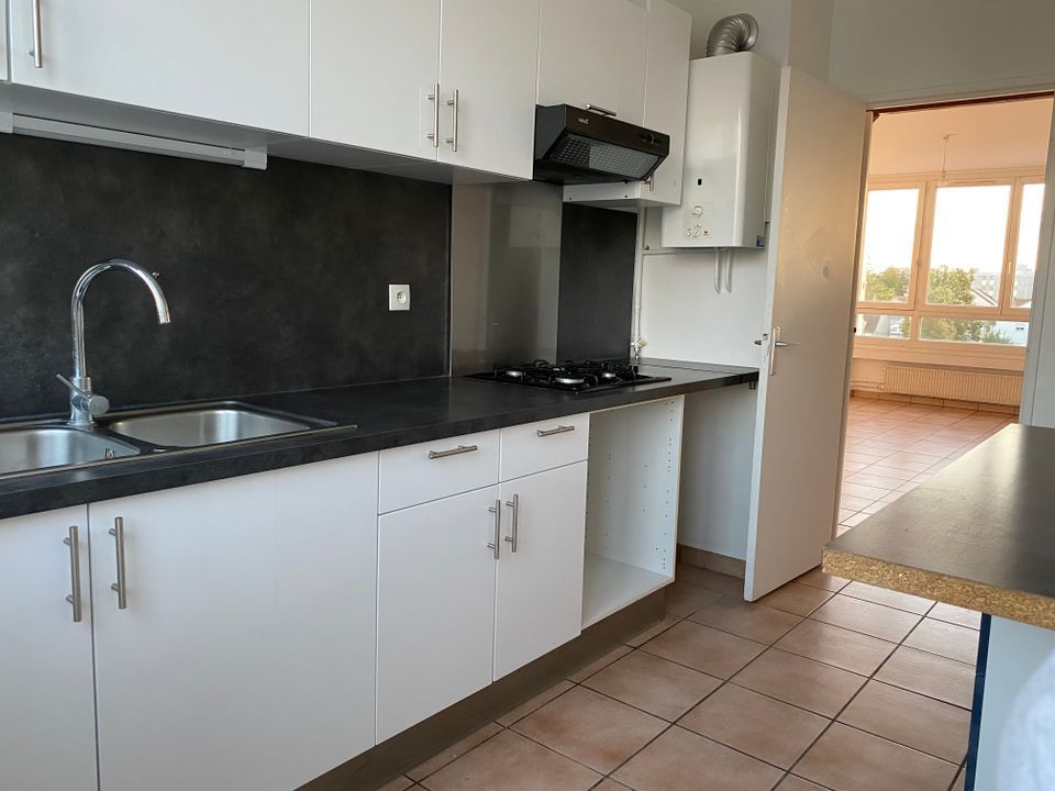Apartment in Conflans-Sainte-Honorine, Yvelines - photo 3