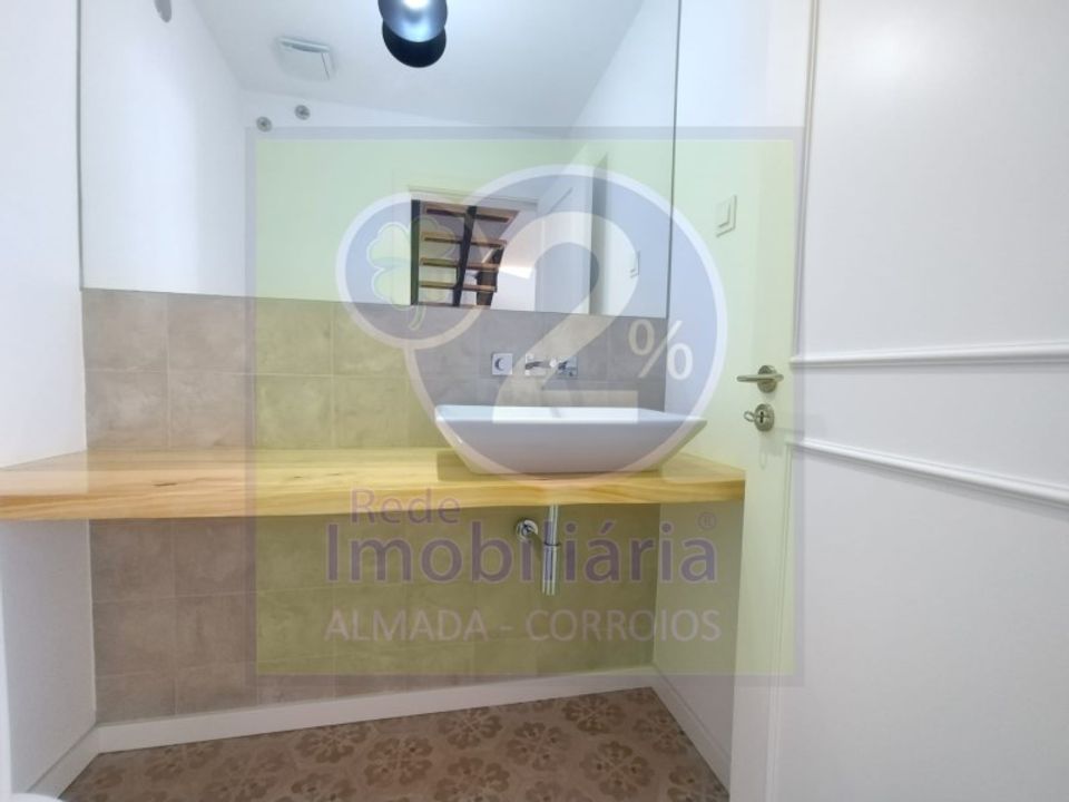 Byhus i Almada, Setubal - foto 3