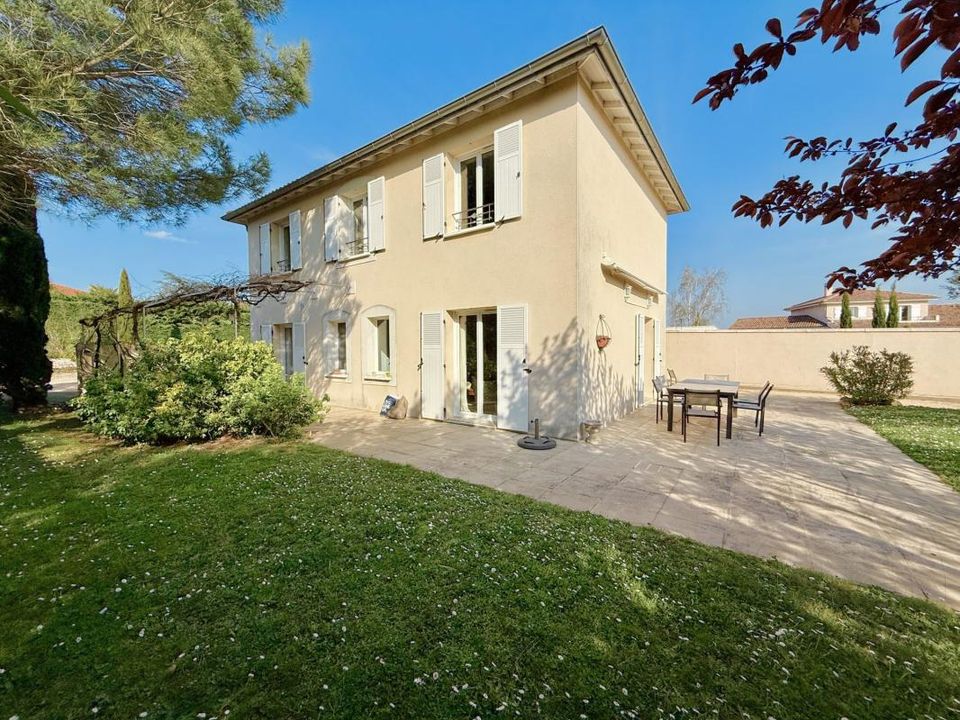 Landejendom i Chaponost, Rhone - foto 1