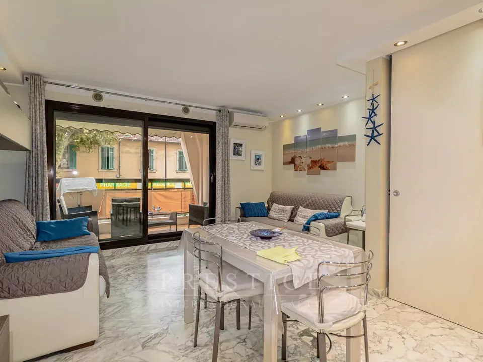 Lejlighed i Juan-les-Pins, Alpes-Maritimes - foto 1
