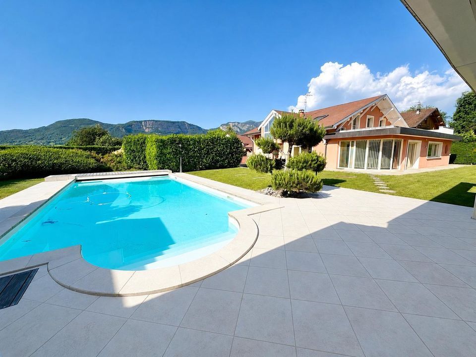 Villa i La Roche-sur-Foron, Haute-Savoie - foto 1