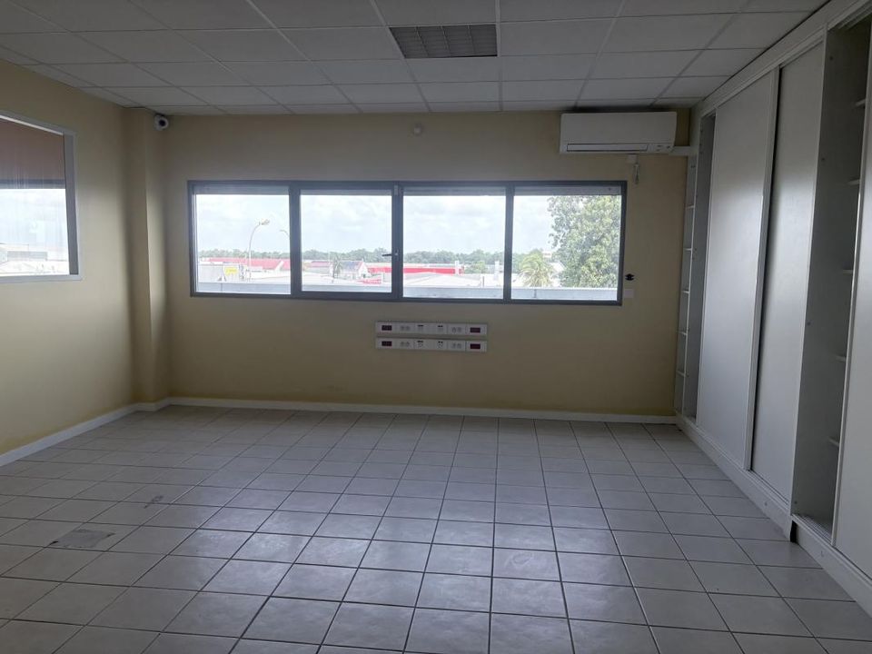 L'establiment comercial a Baie-Mahault, Guadeloupe - foto 2