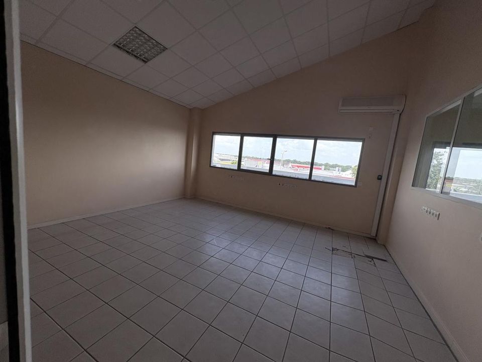 L'establiment comercial a Baie-Mahault, Guadeloupe - foto 3