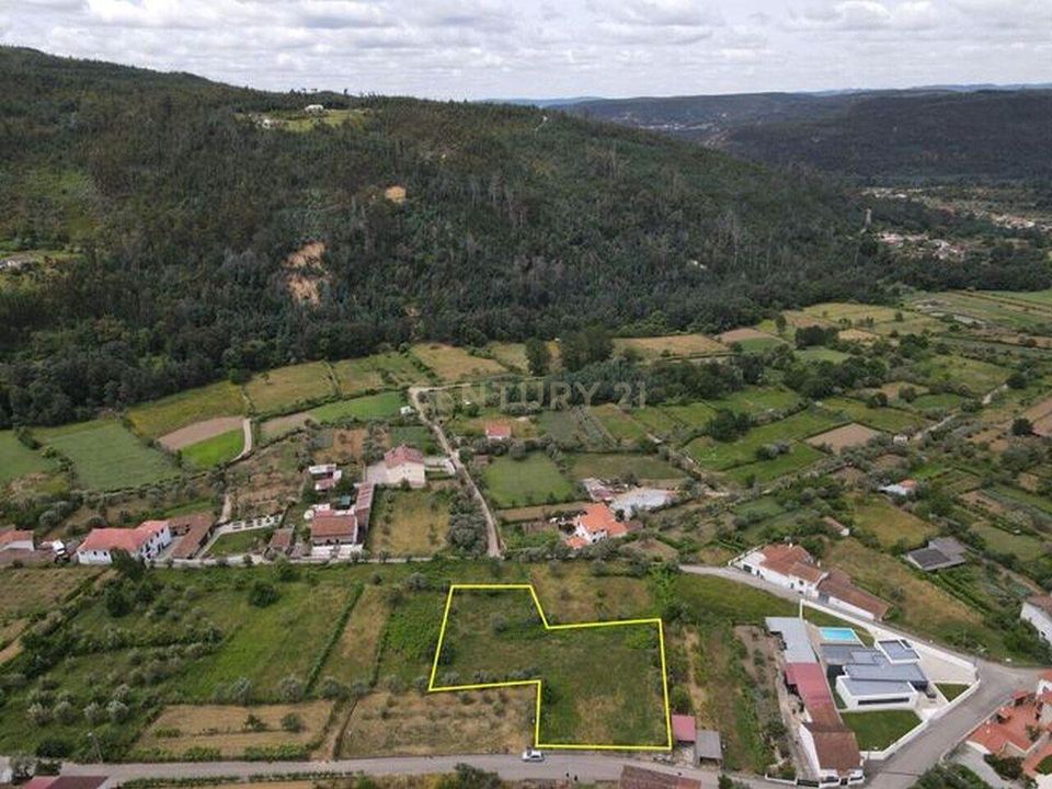 Helårsgrund i Vila Nova de Ceira, Coimbra - foto 1