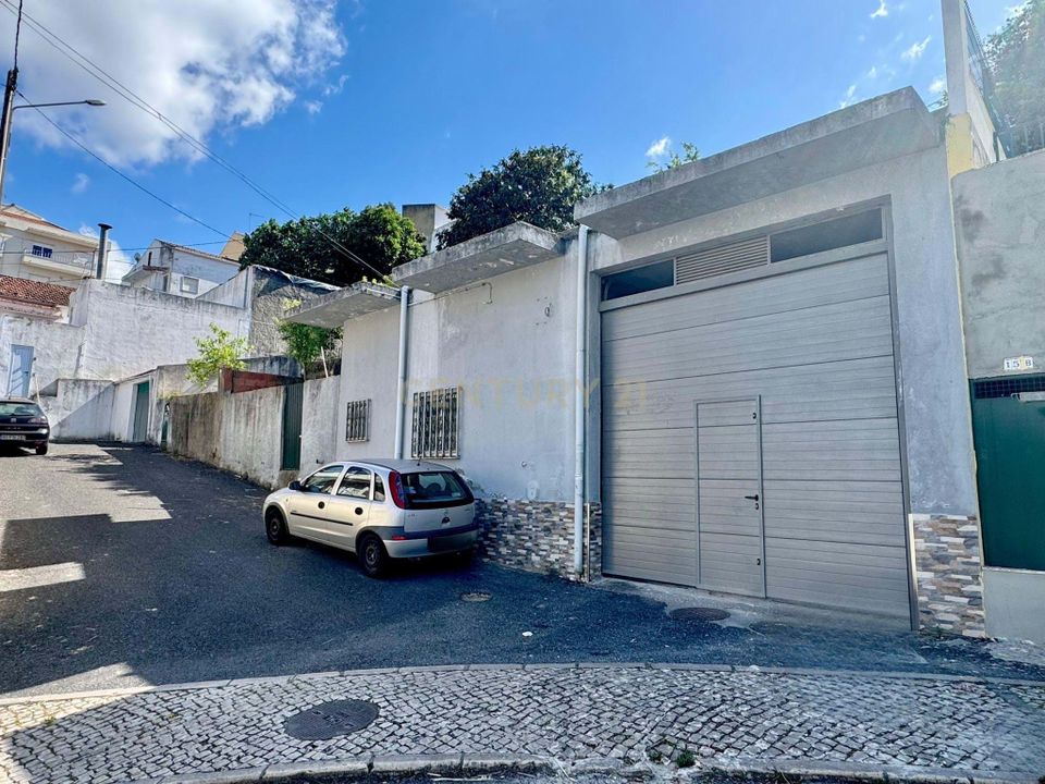 Erhvervsejendom i Camarate, Lisbon - foto 1