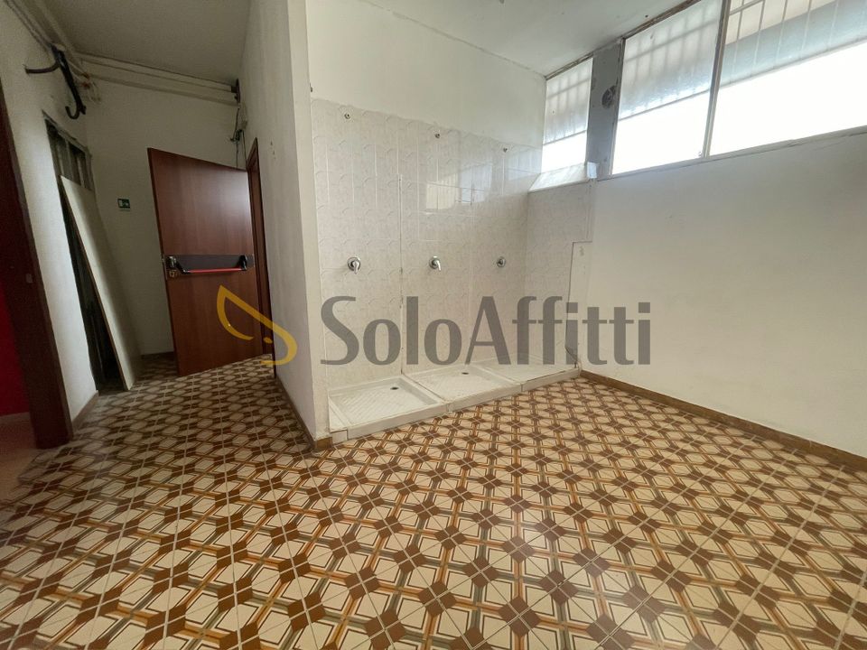 Erhvervsejendom i Frosinone, Frosinone - foto 1