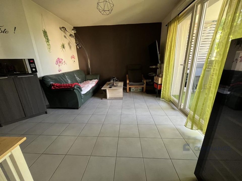 Lejlighed i Décines-Charpieu, Rhone - foto 2