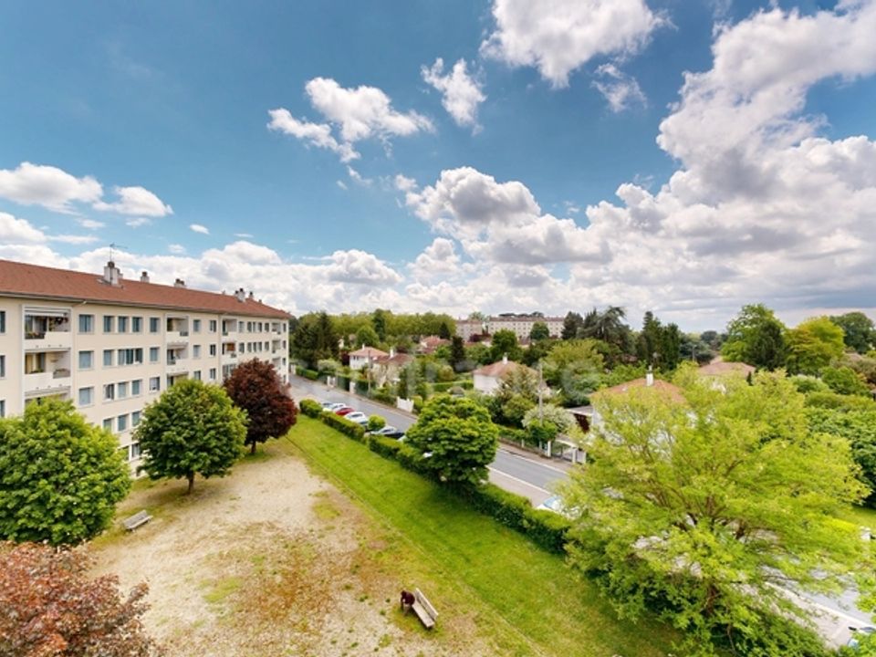 Lejlighed i Rillieux-la-Pape, Rhone - foto 1