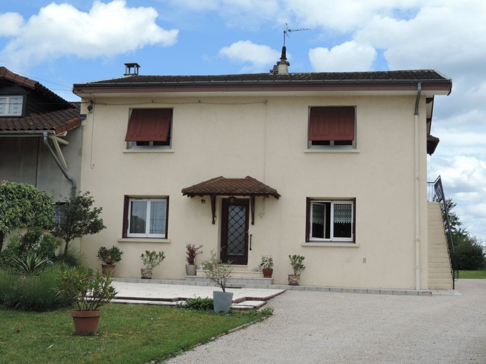 Villa a Bourg-en-Bresse, Ain - foto 1
