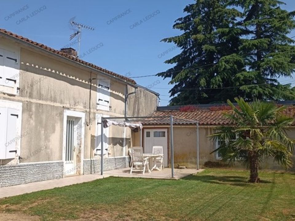 Villa i Saint-Martin-de-Saint-Maixent, Deux-Sevres - bilde 1