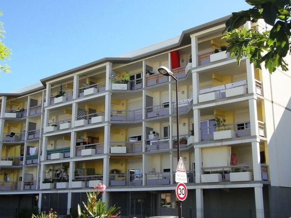Apartment in L'Isle-sur-la-Sorgue, Vaucluse - photo 1