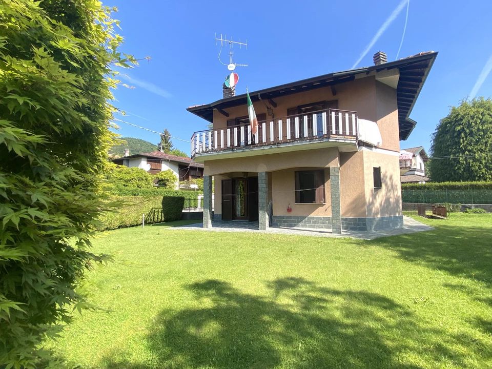 Villa i Alta Valle Intelvi, Como - foto 1