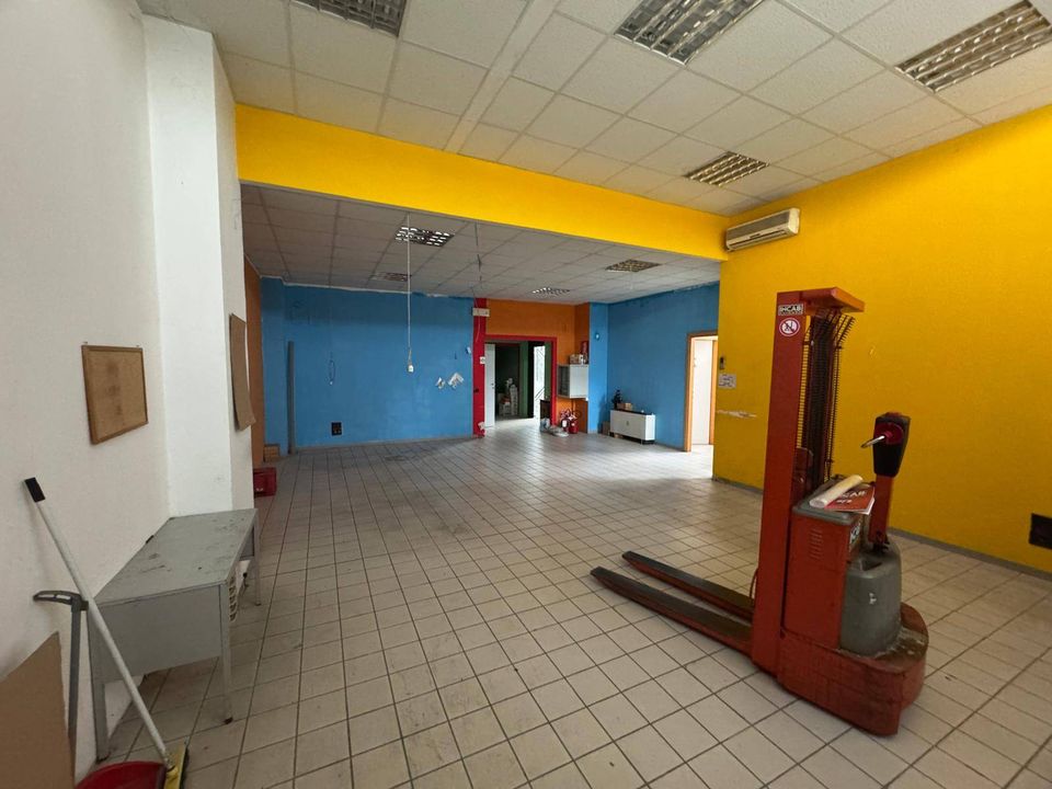 Propiedad comercial en Porto San Giorgio, Fermo - foto 4