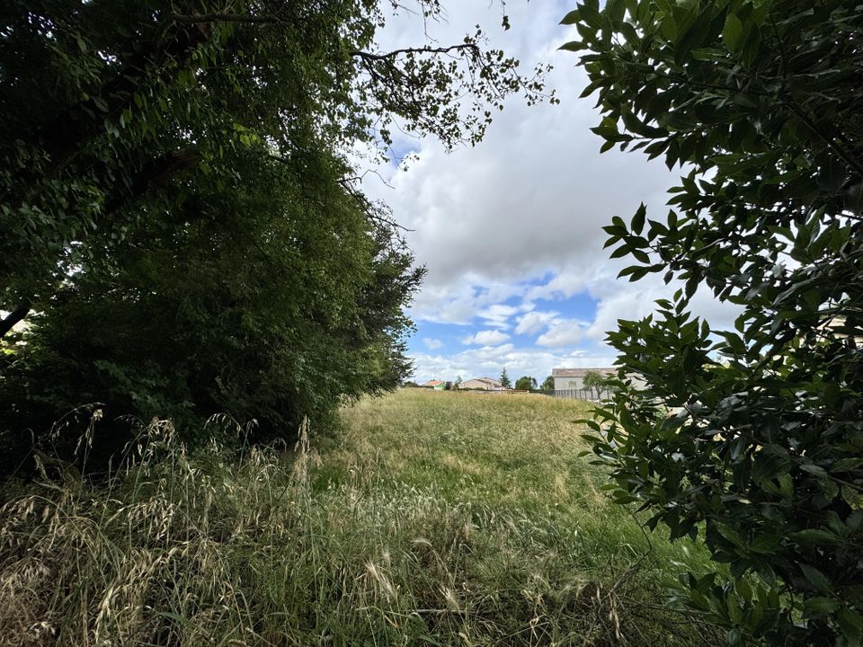 Helårsgrund i Aigre, Charente - foto 2