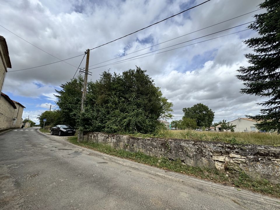 Helårsgrund i Aigre, Charente - foto 4