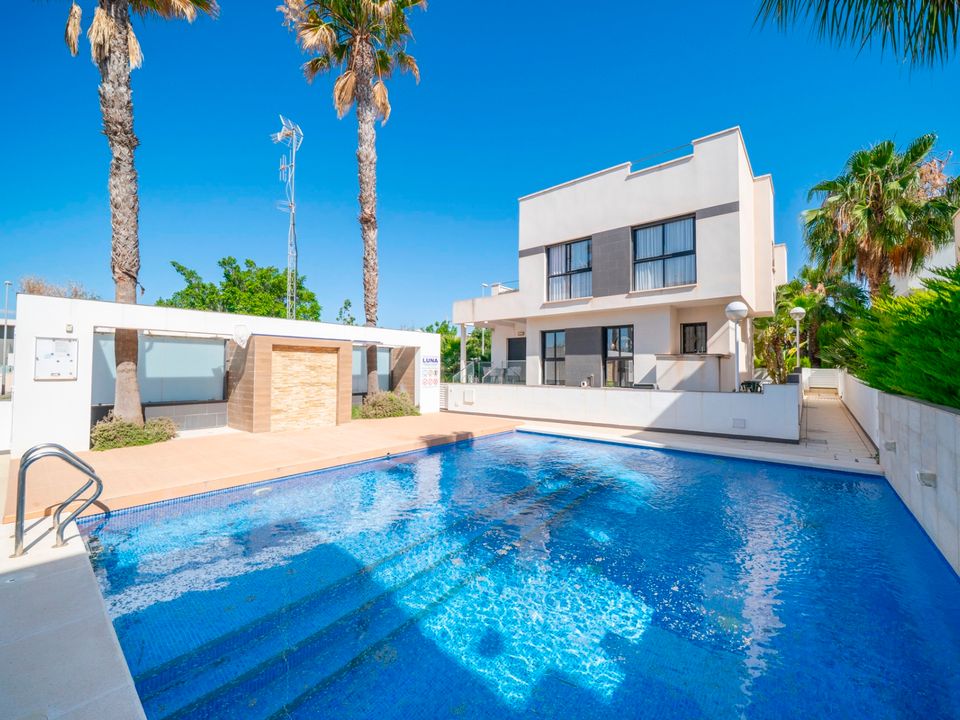 Villa - Ciudad Quesada, Alicante - photo 1