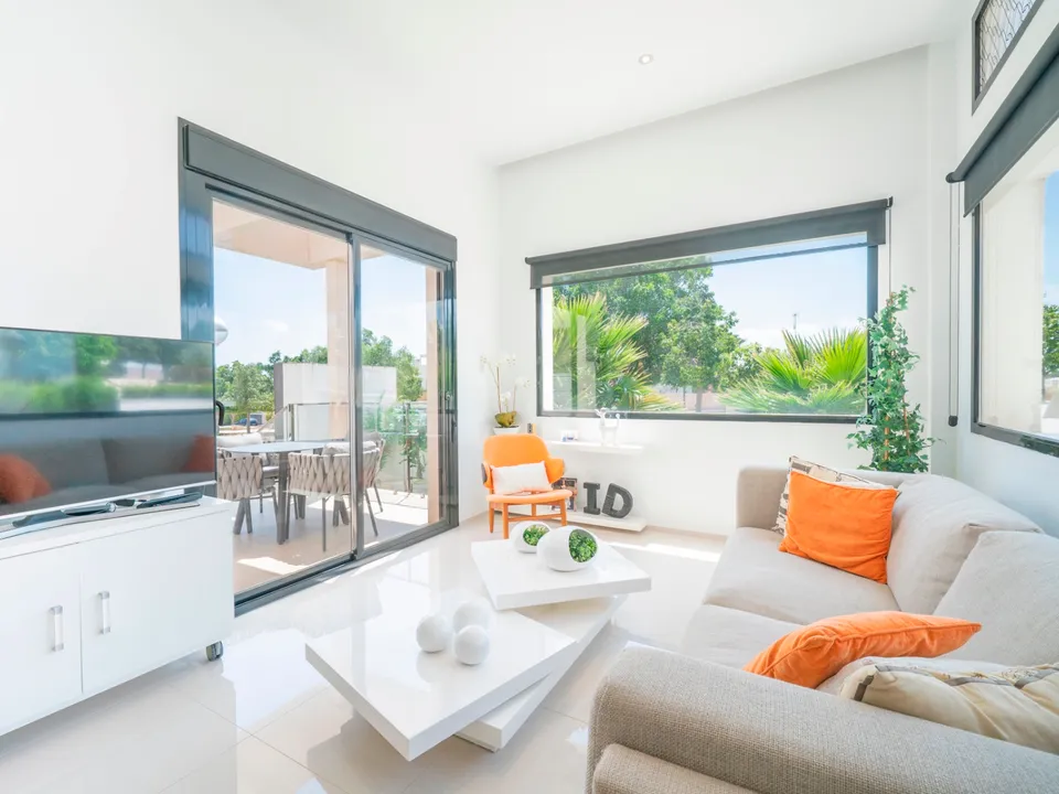 Villa - Ciudad Quesada, Alicante - photo 3