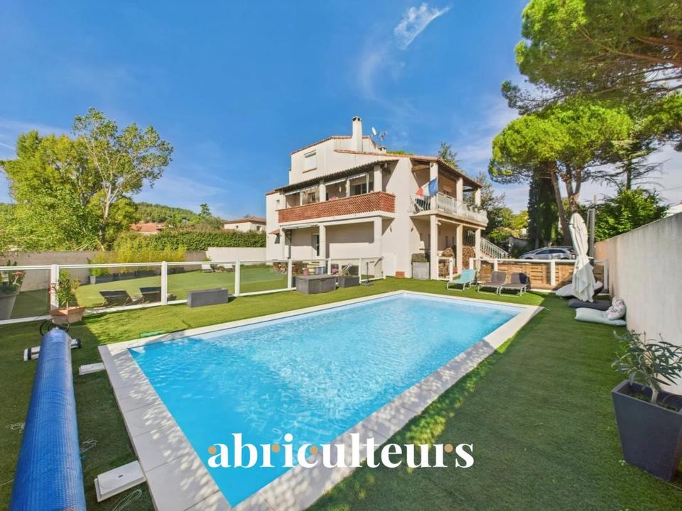 Villa i Bouc-Bel-Air, Bouches-du-Rhone - foto 1
