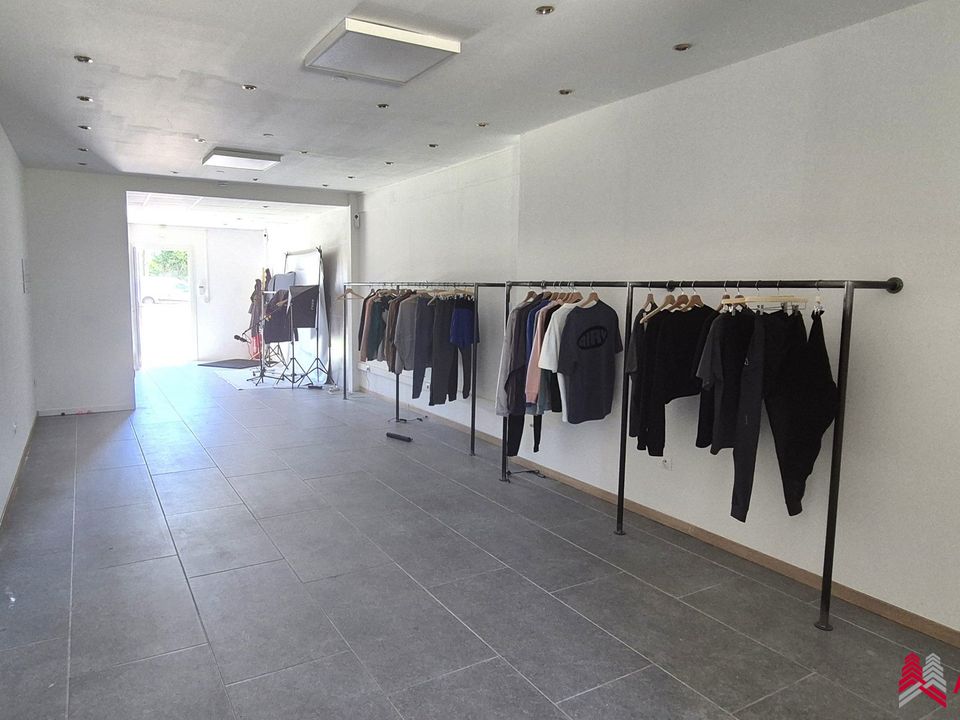 L'establiment comercial a Arles, Bouches-du-Rhone - foto 3
