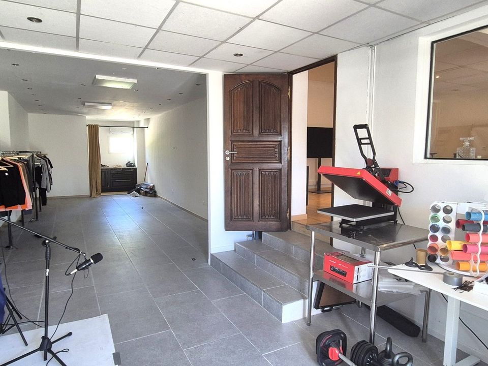 L'establiment comercial a Arles, Bouches-du-Rhone - foto 4
