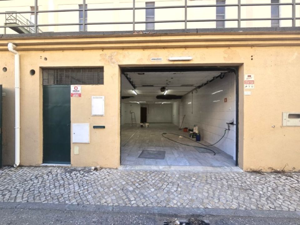 Erhvervsejendom i Massama, Lisbon - foto 1