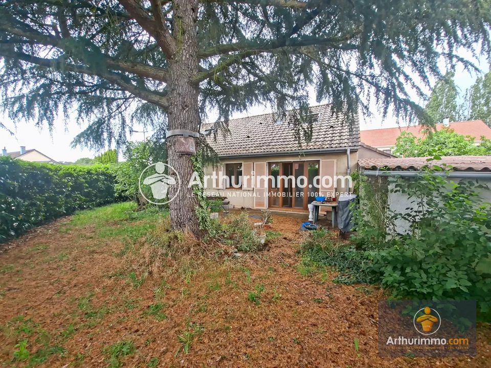 Villa in Savigny-le-Temple, Seine-et-Marne - foto 1