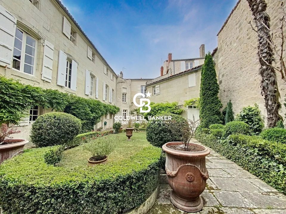 Villa a Saintes, Charente-Maritime - foto 1