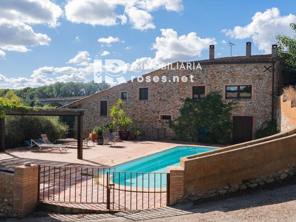 Villa en Sant Miquel De Fluvia, Gerona - foto 1