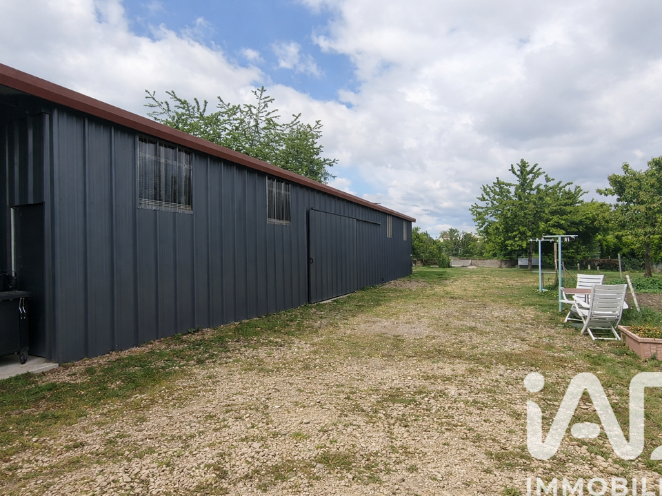 Garage i Saint-Pierre-Laval, Allier - foto 1