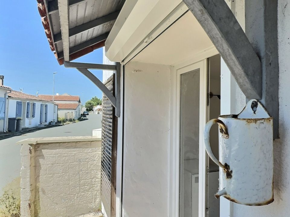Landsbyhus i Saint-Laurent-de-la-Pree, Charente-Maritime - foto 1