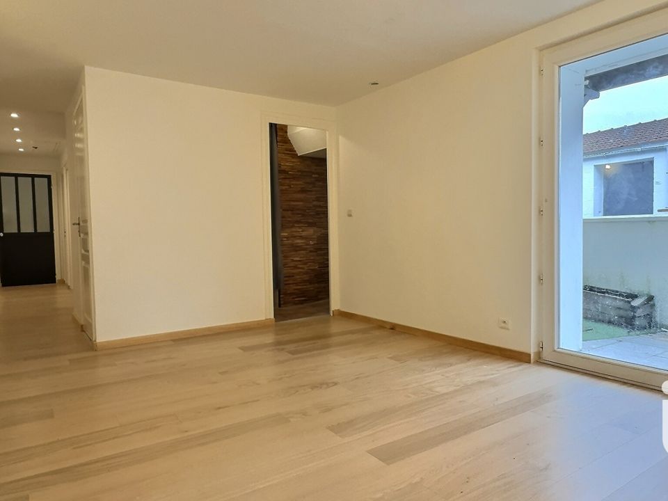 Landsbyhus i Saint-Laurent-de-la-Pree, Charente-Maritime - foto 2