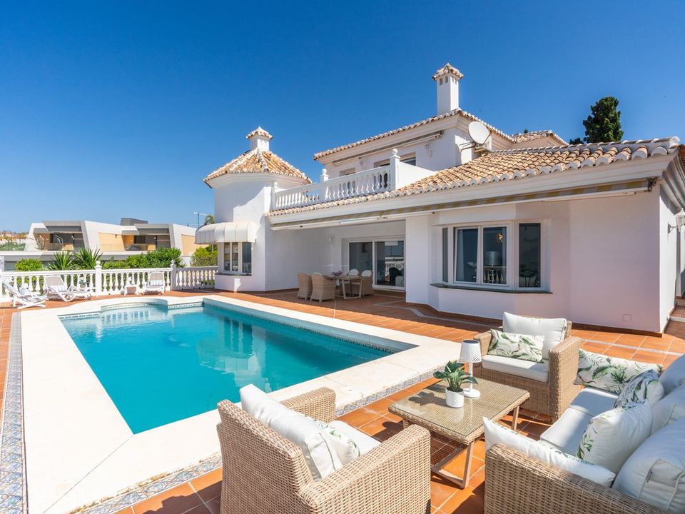 Villa en El Chaparral, Malaga - foto 1