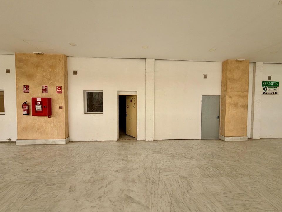 Erhvervsejendom i Bormujos, Sevilla - foto 1