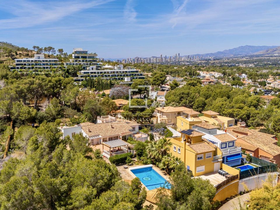 Helårsgrund i Alfaz del Pi, Alicante - foto 1