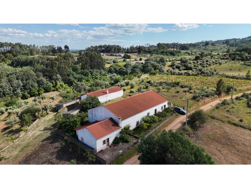 Gårdshus i Vale de Prazeres e Mata da Rainha, Castelo Branco - bilde 1