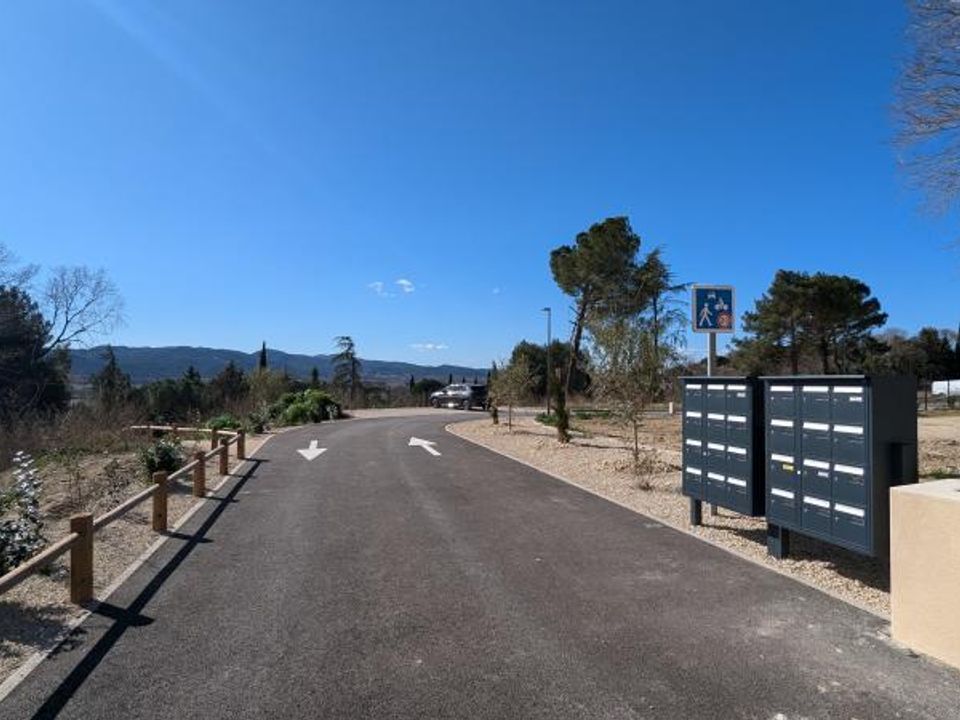 Helårsgrund i Cadenet, Vaucluse - foto 1