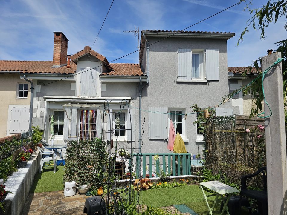Villa in Chabanais, Charente - foto 1