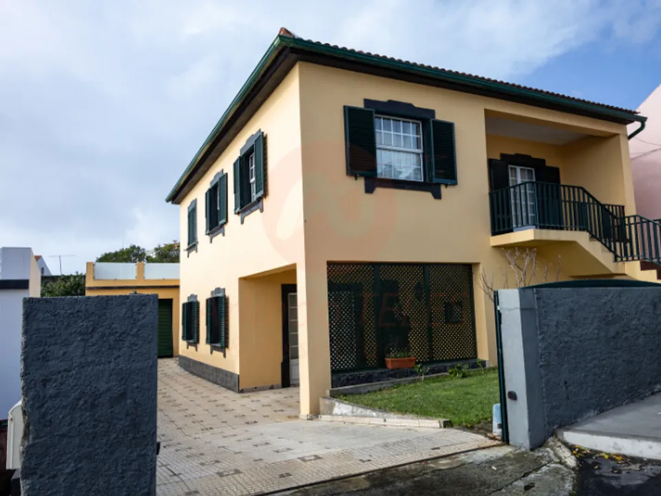 Byhus i Angra do Heroismo, Terceira - foto 1