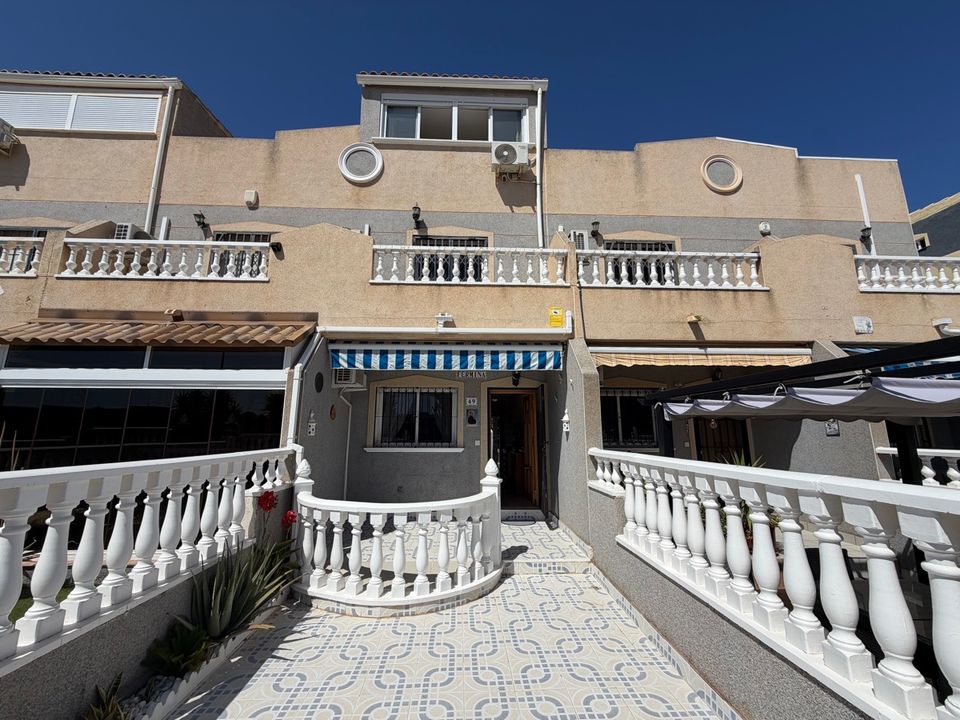 Byhus i Playa Flamenca, Alicante - foto 1