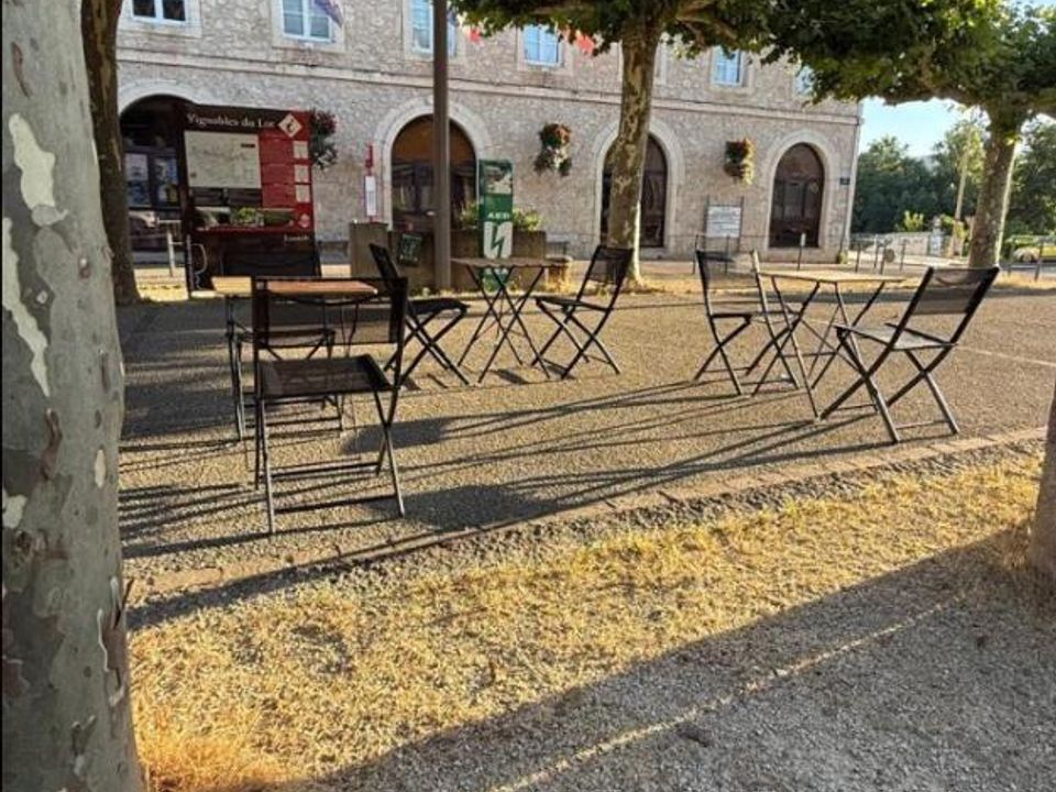 Propiedad comercial en Luzech, Lot - foto 3