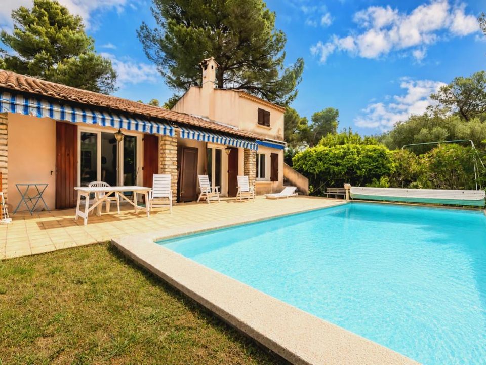 Villa i Bouc-Bel-Air, Bouches-du-Rhone - foto 1