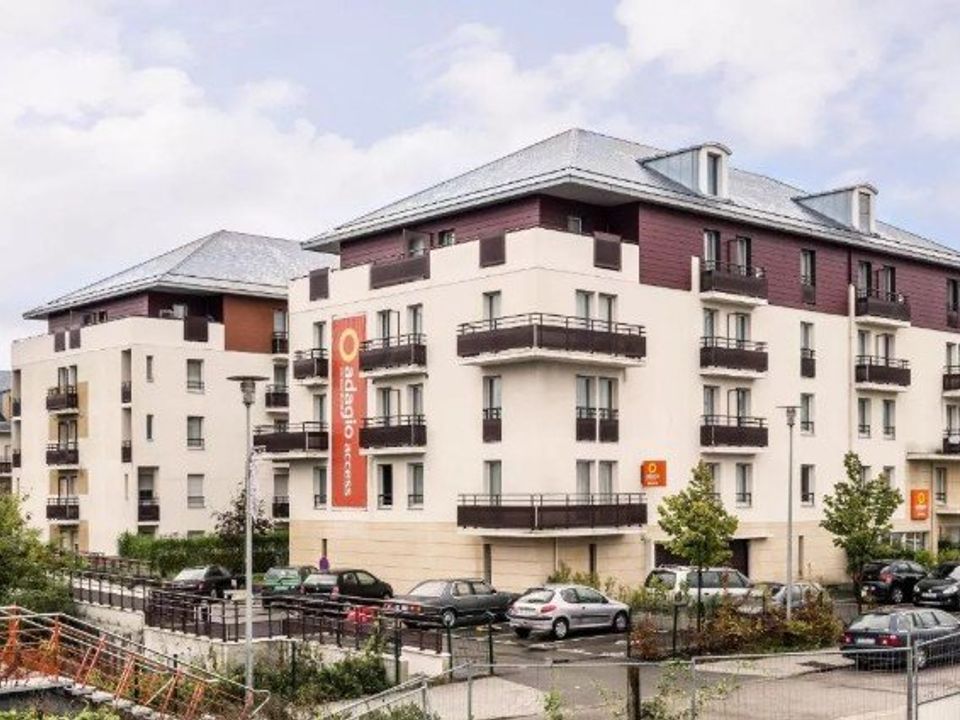Erhvervsejendom i Carrières-sous-Poissy, Yvelines - foto 1